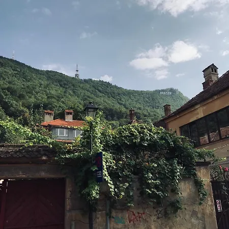 Apartment Lovely Flat With Patio And Mountain Views