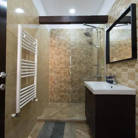 Lovely Flat With Patio And Mountain Views Brasov