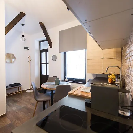 Lovely Flat With Patio And Mountain Views