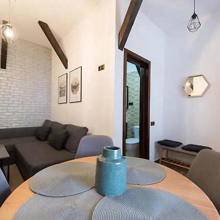 Apartment Lovely Flat With Patio And Mountain Views