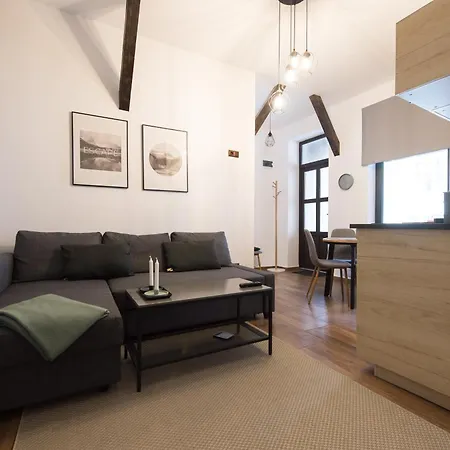 Lovely Flat With Patio And Mountain Views