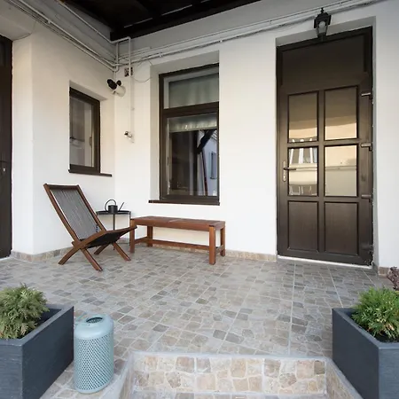 Apartment Lovely Flat With Patio And Mountain Views