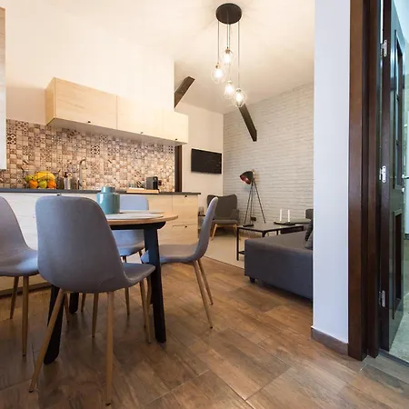 Apartment Lovely Flat With Patio And Mountain Views Brasov