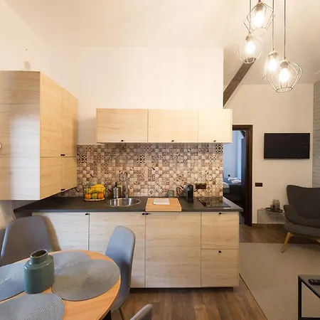 Apartment Lovely Flat With Patio And Mountain Views